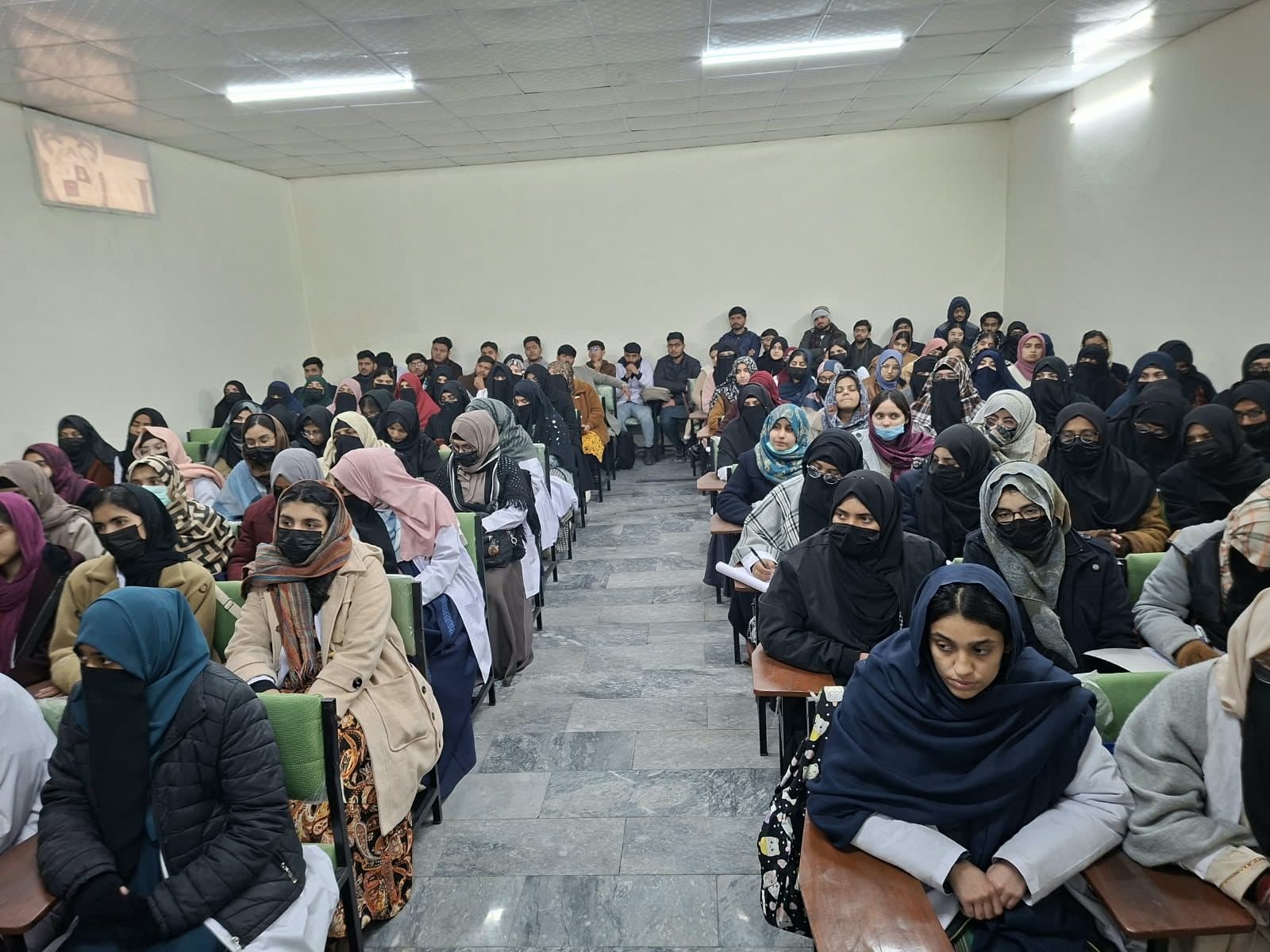 A full hall of ISSA students at the Rescue 1122 first-aid training